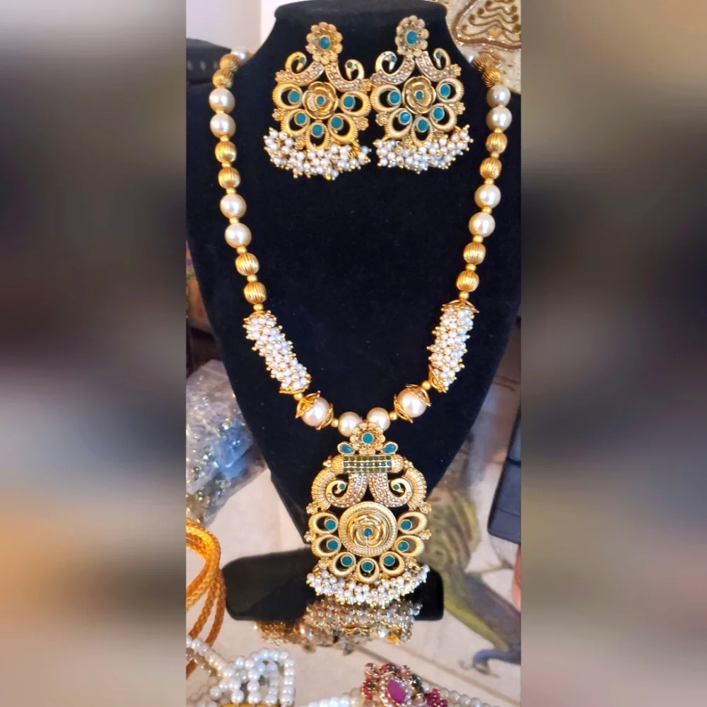 Beautiful vintage style antique polish Mala with pearl, beads & green stone.